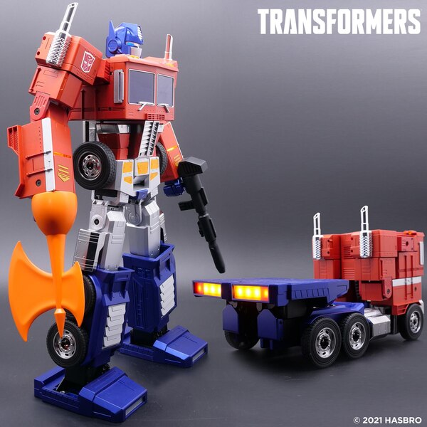 Transformers Optimus Prime Advanced Robot Official Images  (5 of 10)